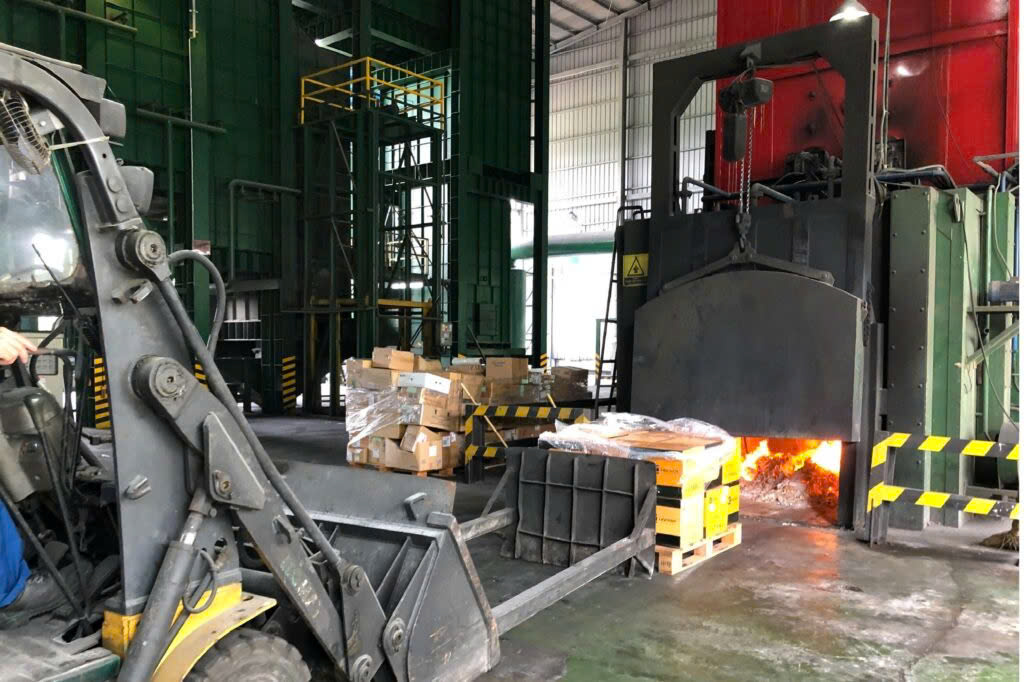 Chất thải nguy hại là gì? Giá xử lý và vận chuyển năm 2026 18 dịch vụ xử lý chất thải nguy hại