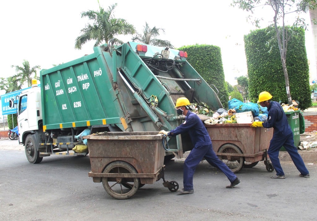 công ty thu gom rác thải sinh hoạt