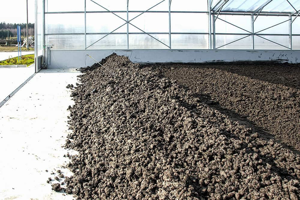 Bùn thải là gì? Giá vận chuyển, xử lý bùn thải trọn gói 2026