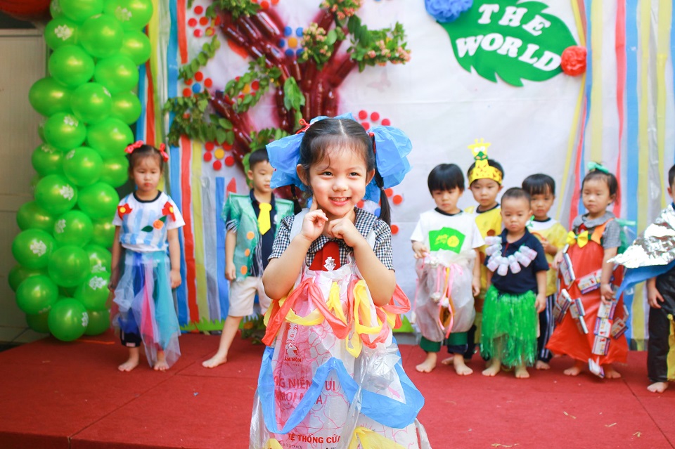 11+ Ý tưởng thời trang tái chế cho bé trai, bé gái 9 thời trang tái chế cho bé