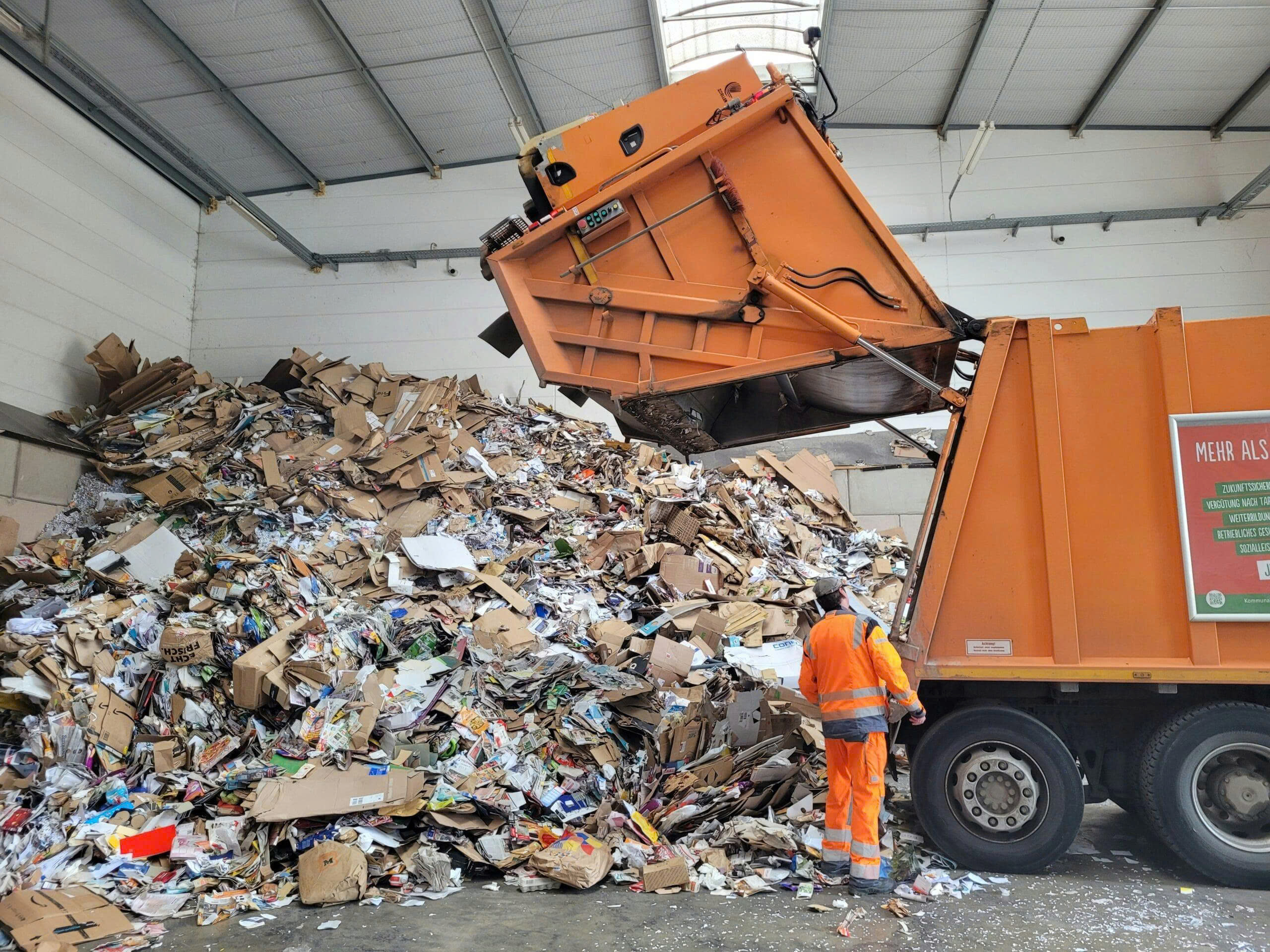 vận chuyển rác thải công nghiệp